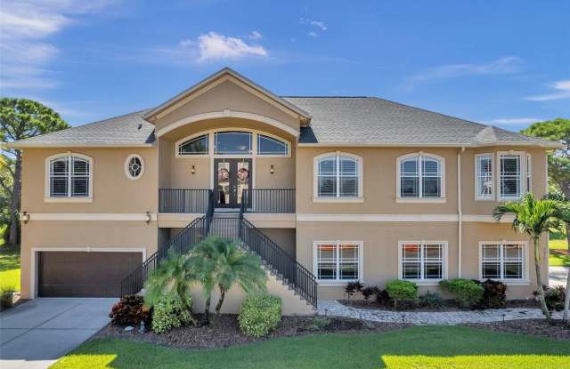 2012 HARBOUR WATCH CIRCLE - 2012 Harbour Watch Circle, Tarpon Springs, FL 34689