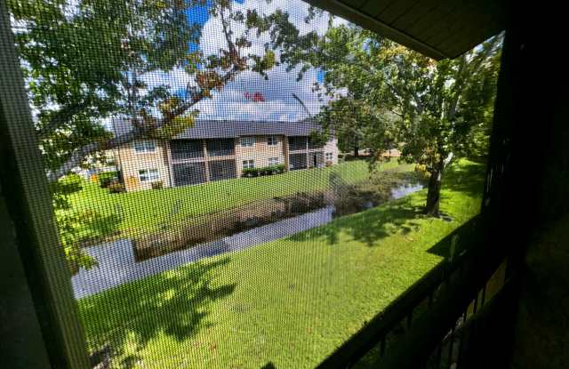 2 Bedroom 2 Bath Hawthorne Village Condo near FL Mall! Gallery 4