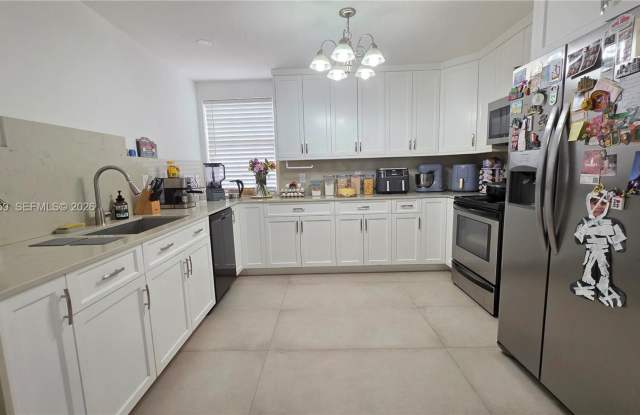 15856 SW 112th Terrace, Miami, FL 33196 photos photos