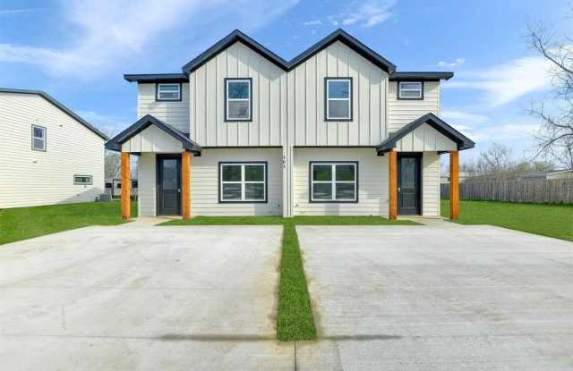 301 Anderson Street - 301 Anderson Street, Whitesboro, TX 76273