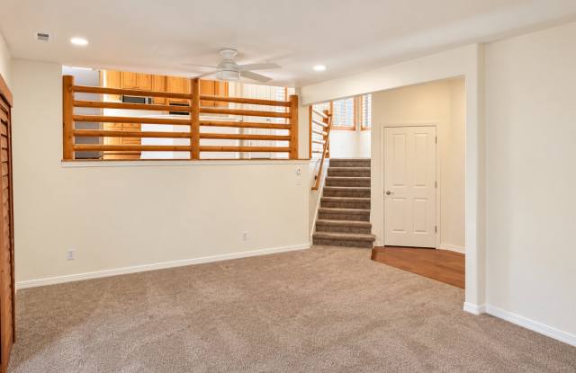4-Bedroom Home in Brook Hollow Village Gallery 4