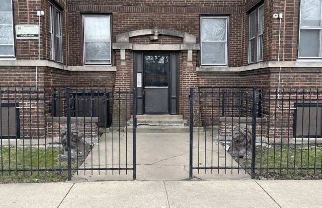 1811 W Garfield Boulevard Gallery 1