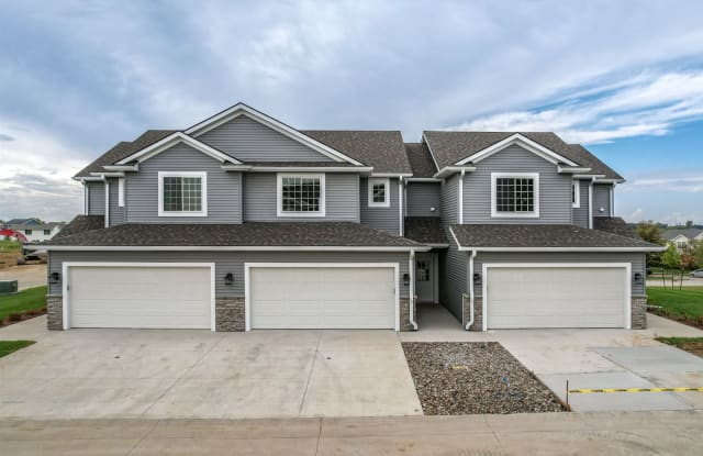 Pine Valley Townhomes - 225 Amberwood Drive, Pleasant Hill, IA 50327