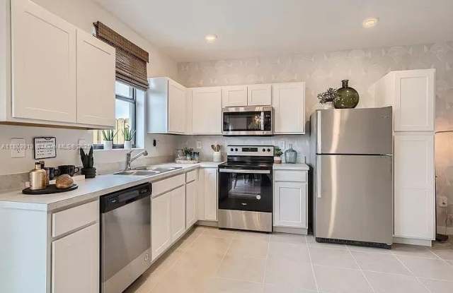 390 NE 12th ST photos photos