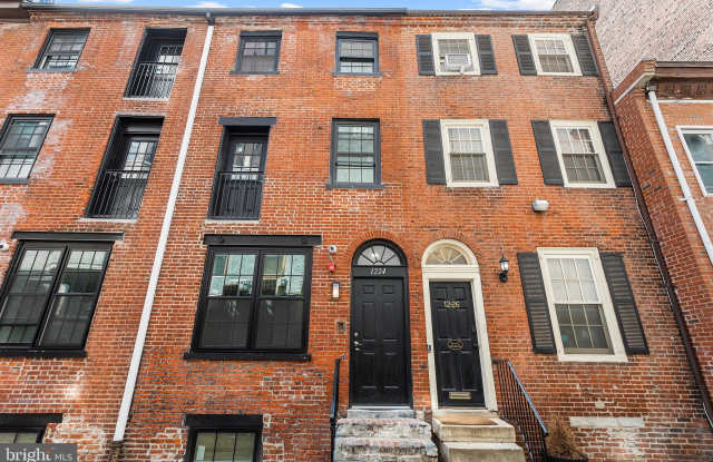 1224-00 CHANCELLOR Street Gallery 1