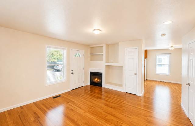 827 Blackberry Ln Gallery 2