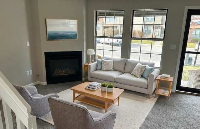Like New Townhome in Great Aurora Community Gallery 4