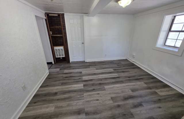 48 1/2 E Main LC Gallery 4