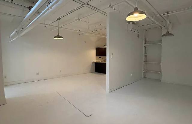 315 Berry St Apt 6 Gallery 1
