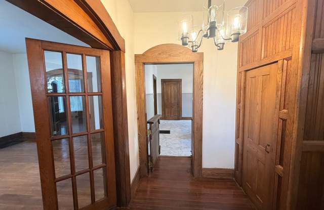 Spacious 4 bed / 1.5 bath home Gallery 3