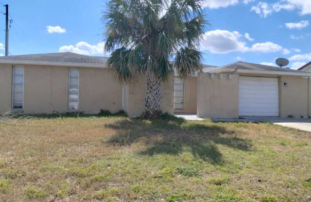 Charming 2BR / 2BA home with 1,455 sq ft of living space just minutes from the Gulf of America! photos photos