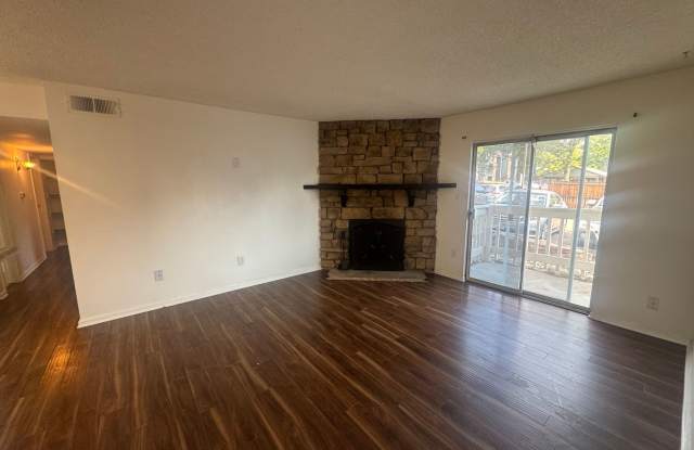 Beautiful 2 Bedroom 2 Bath Condo in DTC Gallery 3