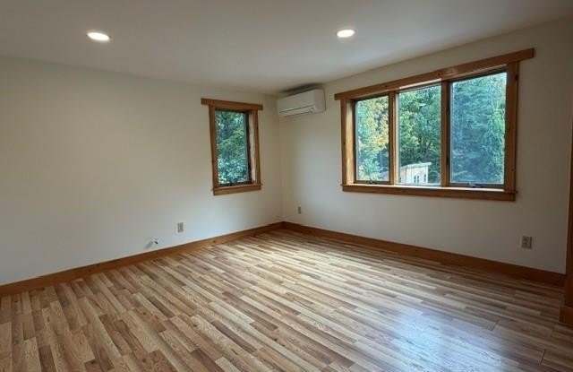 81 Fairview Avenue Gallery 4