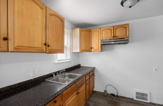 19121 Kingsville St Gallery 4