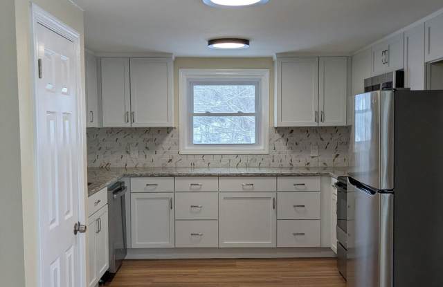 82 High Street - 82 High Street, Rockingham County, NH 03885