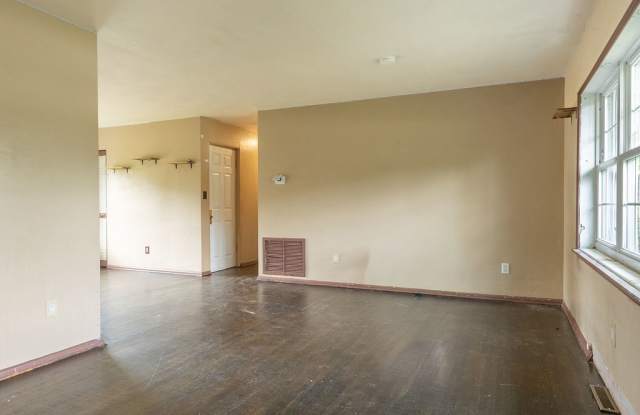 1197 North Garfield Avenue Gallery 3