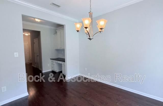 210 HAMLET PL Gallery 4