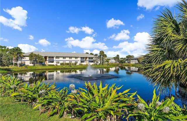 1537 SE Royal Green Circle unit: 106 photos photos