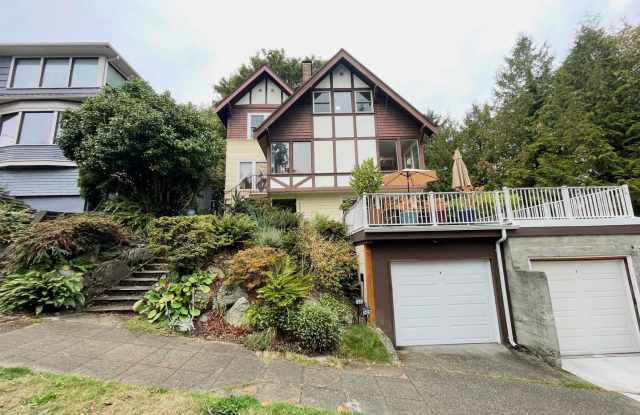 Elegant 4BR 2.5Bath Home with Fenced Yard  Garage Across from Seattle Prep**2 weeks free **2 weeks FREE rent if lease signed by 1/12 - 2423 11th Avenue East, Seattle, WA 98102