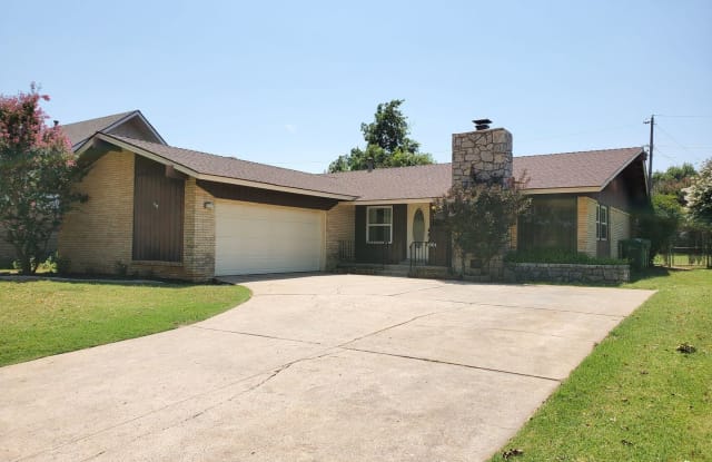 1001 Queensboro Place - 1001 Queensboro Place, Yukon, OK 73099