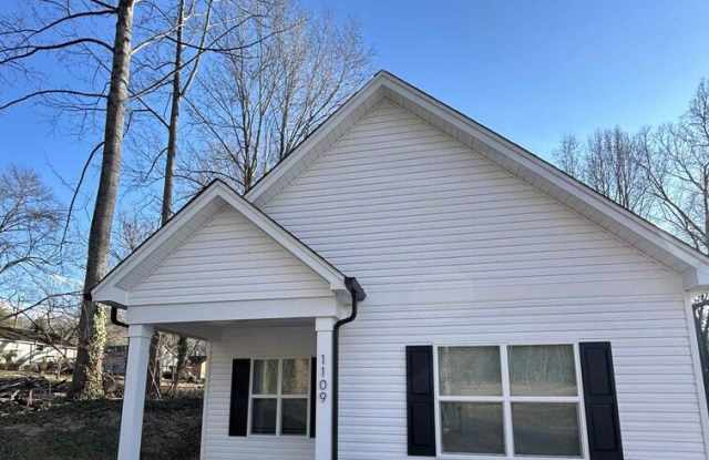 1109 Goldsboro Ave - 1109 Goldsboro Avenue, Statesville, NC 28677