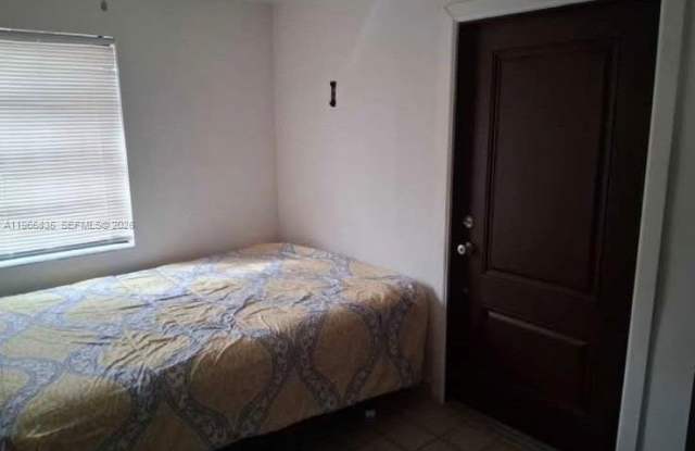 7167 SW 43rd St photos photos