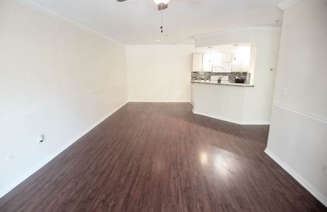 Beautiful 1/1 Wood Floors Condo for Rent close to UCF at The Crest photos photos