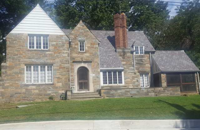 Spacious Tudor-style home in Woodridge DC convenient to Catholic U & Brookland Metro photos photos