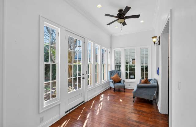 1030 Burgundy Street photos photos
