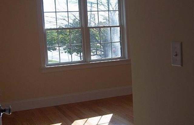 32 Locust St. Gallery 4