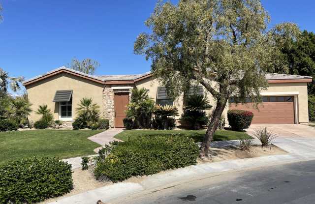 60189 Poinsettia Place Gallery 4