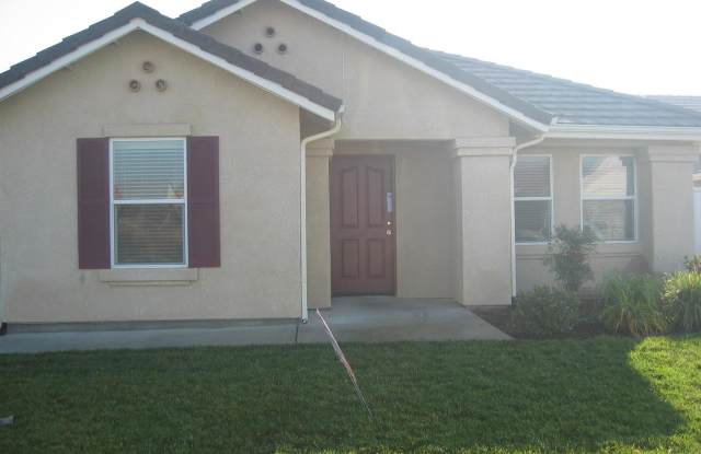 2003acad - 2003 East Academy Avenue, Tulare, CA 93274