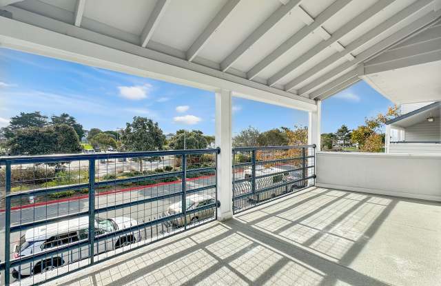 Exceptional Corner Unit w/ Wraparound South-Facing Balcony Gallery 1