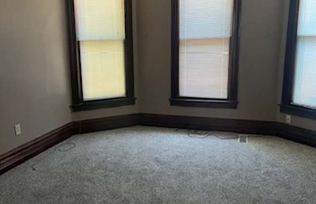 Beautiful 3 Bedroom 3 Bath home $1100 Great Location Near Downtown Gallery 4