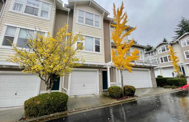 Bellevue Townhome! 2 Bedroom 2.5 Bathroom! *Utilities Included* photos photos
