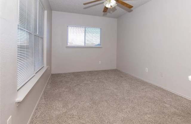 Room in 5 Bedroom Home at Heyerdahl Dr Gallery 4