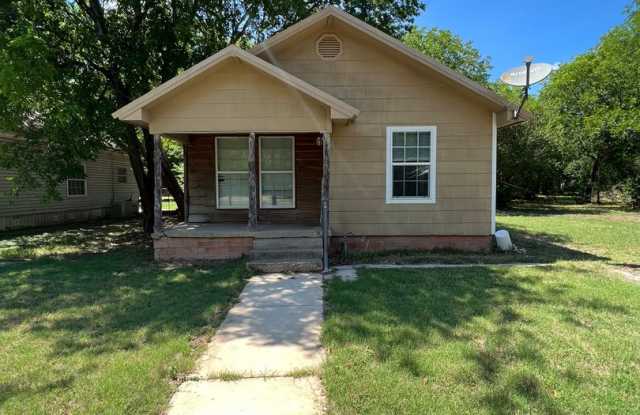 561 E. Crow St., Stephenville, TX 76401 photos photos