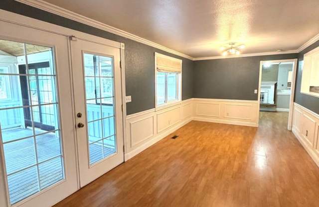 Large Rambler 3 bedroom 3 bathroom plus 2 bonus rooms Gallery 4