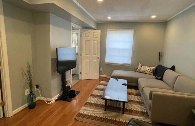 14700 BENTLEY SQUARE Gallery 2