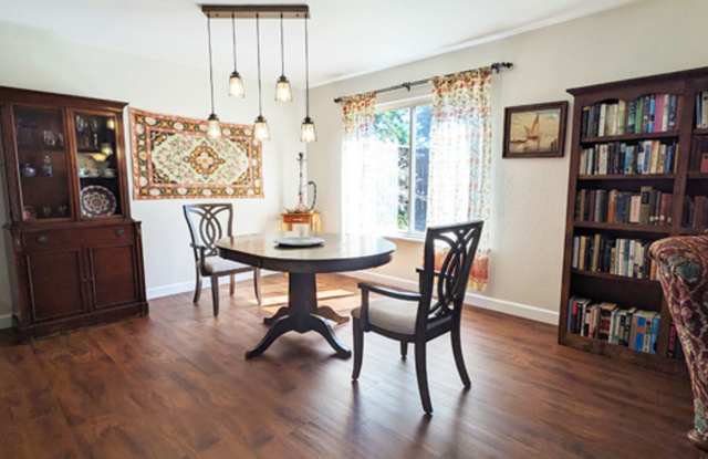 Move in Ready Furnished 3/1.5 Condo, most utilities included photos photos