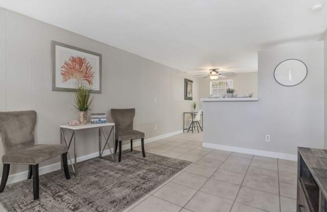 Move-In Ready 1BR/1BA Duplex in Brandon, FL — $1,250/Month, Across from Brandon Mall Gallery 1