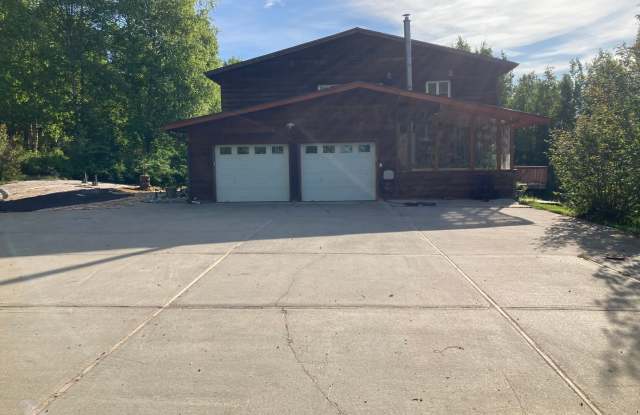 Spacious 4-bedroom home less than 4 miles from the UAF photos photos