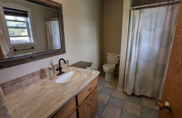 Beautiful 5 Bedroom 3 Bath Cottonwood House Gallery 3