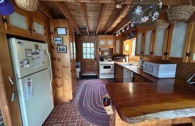 319 Chalk Pond Road Gallery 2