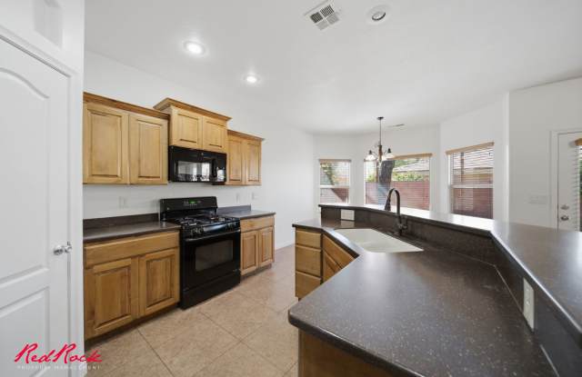 Pet Friendly 4 Bedroom Home! Gallery 1