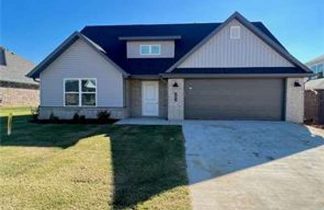Nice Home in Prairie Grove - 203 Pennington Avenue, Prairie Grove, AR 72753