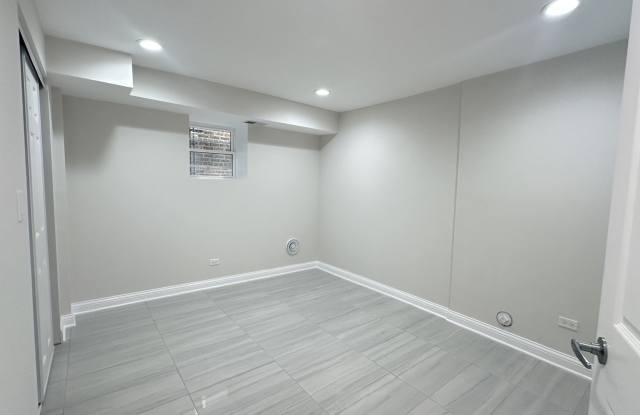 5224 N Bernard Street Gallery 4