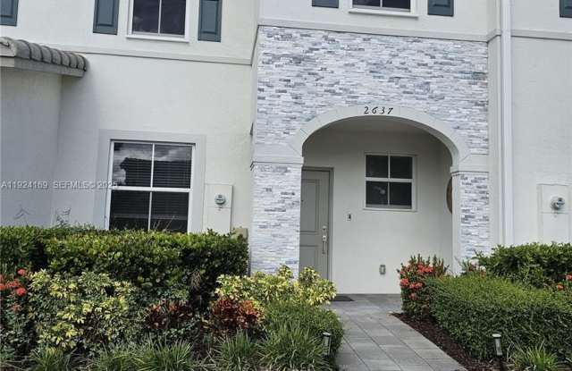 2637 SE 17th St photos photos