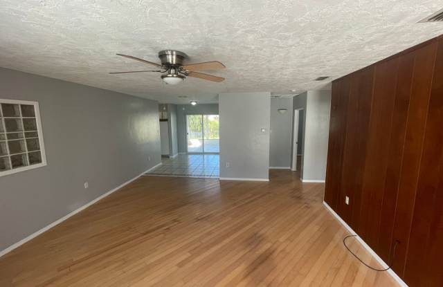 3/2 home located on Lake Chasco in New Port Richey. Gallery 3