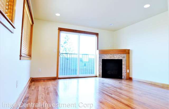 4533 41st Ave SW Unit A Gallery 2